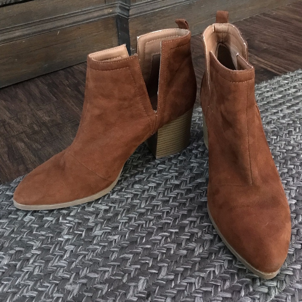 Daytrip Brown ankle booties 8.5